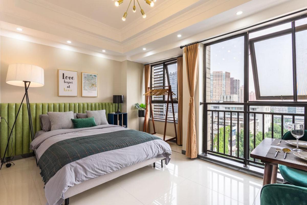 Wuhan Hongshan-Guanggu Square- Locals Apartment 00157650 Exterior foto
