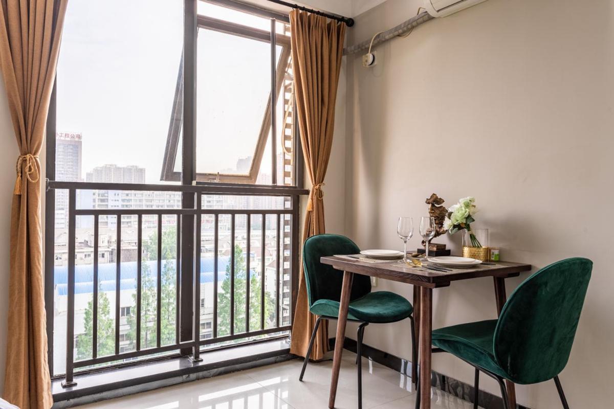 Wuhan Hongshan-Guanggu Square- Locals Apartment 00157650 Exterior foto
